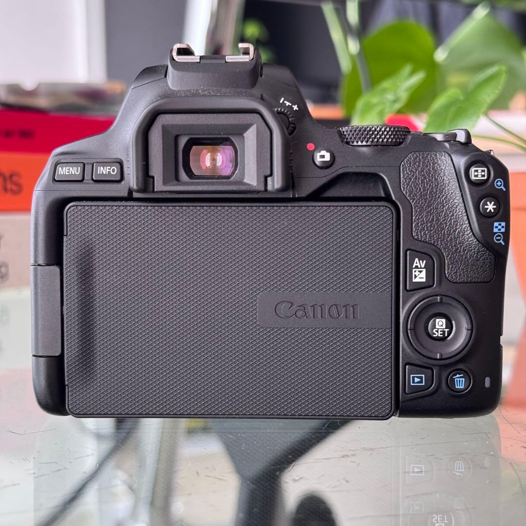 【格安・早い者勝ち】Canon EOS Kiss X10 デジタル一眼レフカメラ