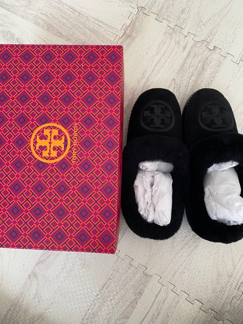 Tory Burch ブラックファー付きモカシン