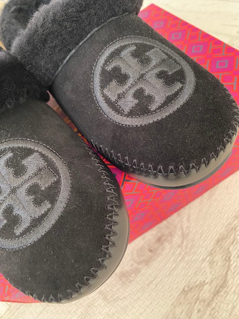 Tory Burch ブラックファー付きモカシン