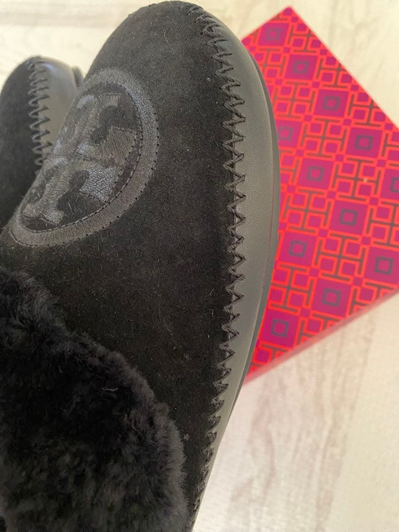 Tory Burch ブラックファー付きモカシン