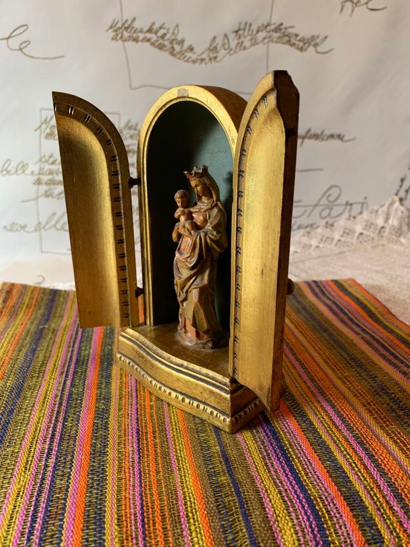 フランス製　アンティーク　木のドームに入った聖母子像の置物！厳かな雰囲気です！
