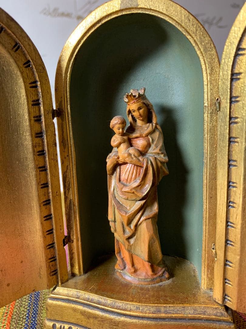 フランス製　アンティーク　木のドームに入った聖母子像の置物！厳かな雰囲気です！