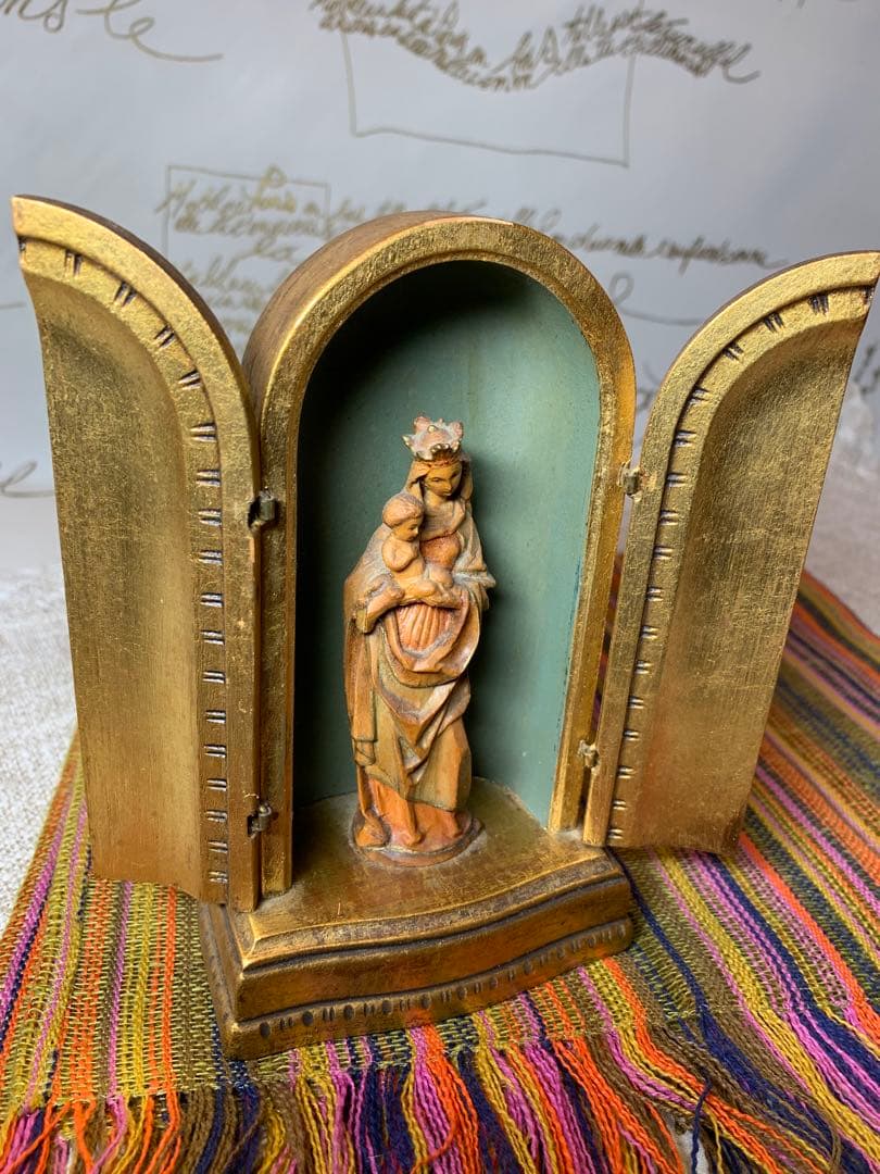 フランス製　アンティーク　木のドームに入った聖母子像の置物！厳かな雰囲気です！