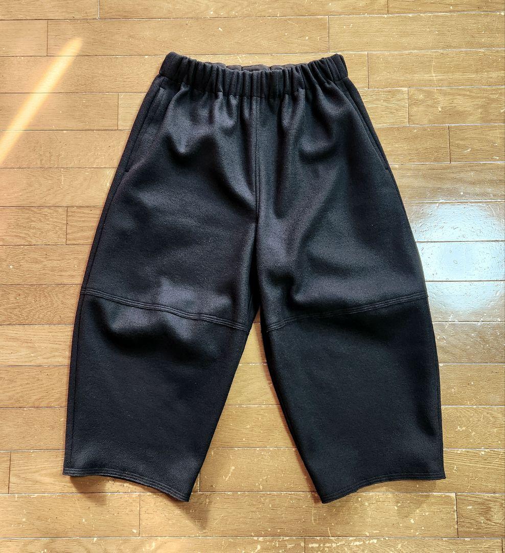 あーちゃん　バルーンパンツ　圧縮ウールニット黒