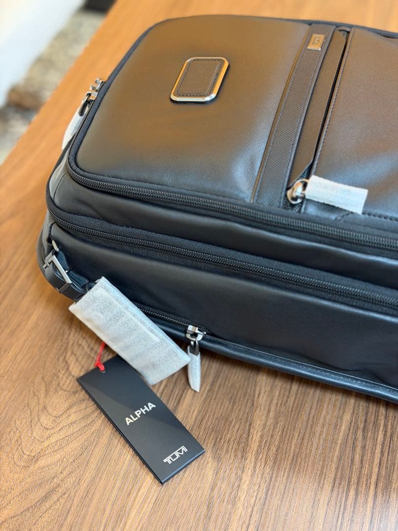 【未使用に近い】TUMI ALPHA3スリム・バッグパックレザー正規品