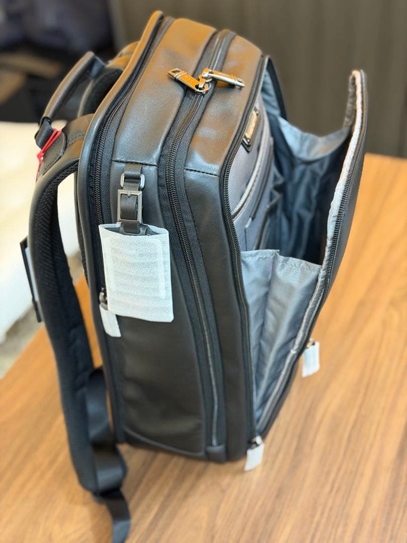 【未使用に近い】TUMI ALPHA3スリム・バッグパックレザー正規品