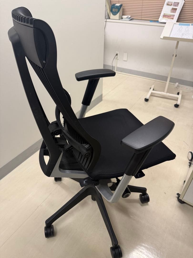 イトーキ スピーナチェア 高級オフィスチェア【最高の座り心地】②