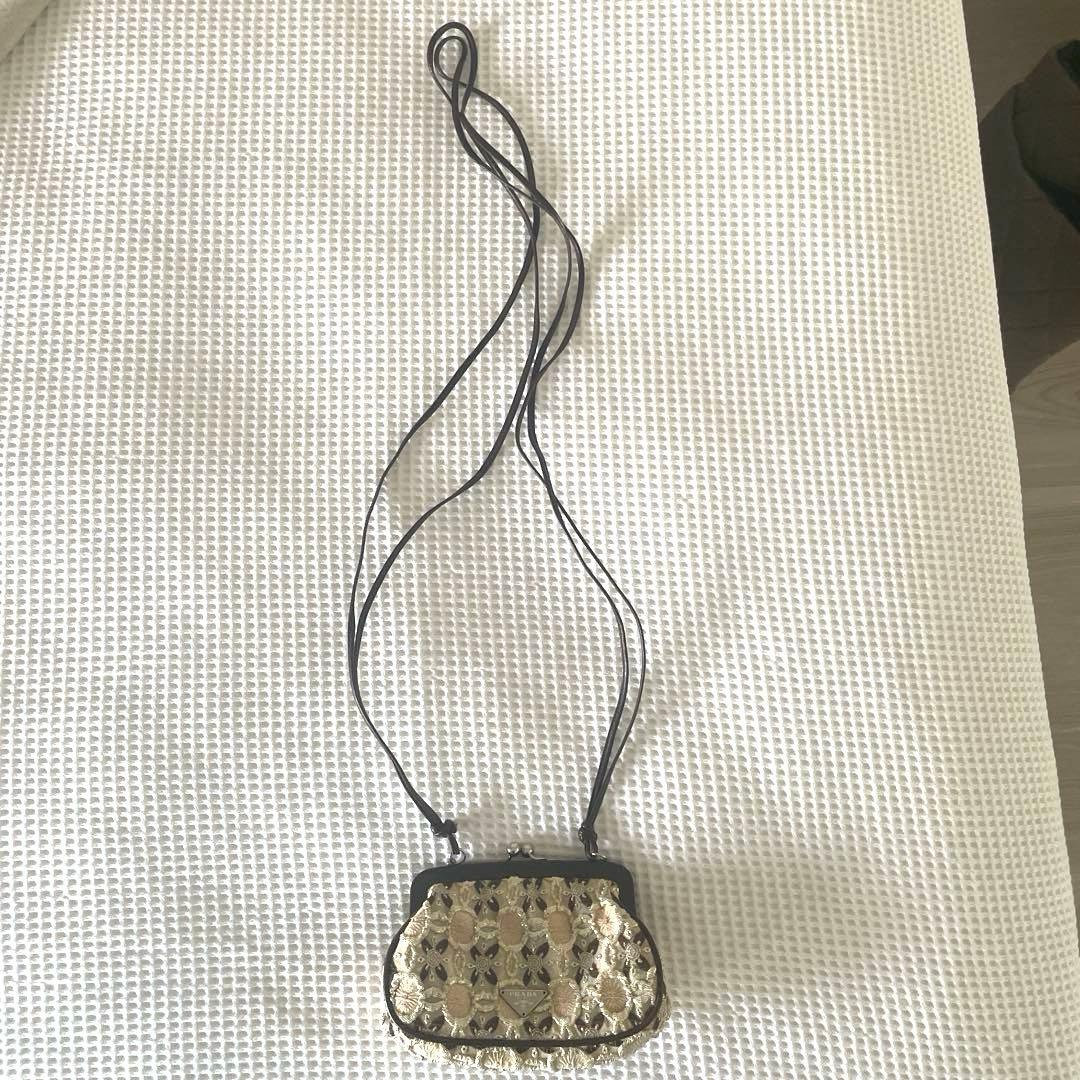 PRADA 刺繍ショルダーバッグ ベージュ