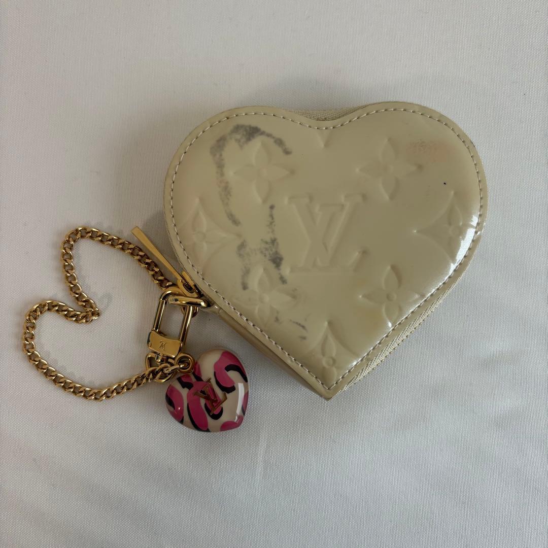 ④Louis Vuitton アイボリー ハート型ケース