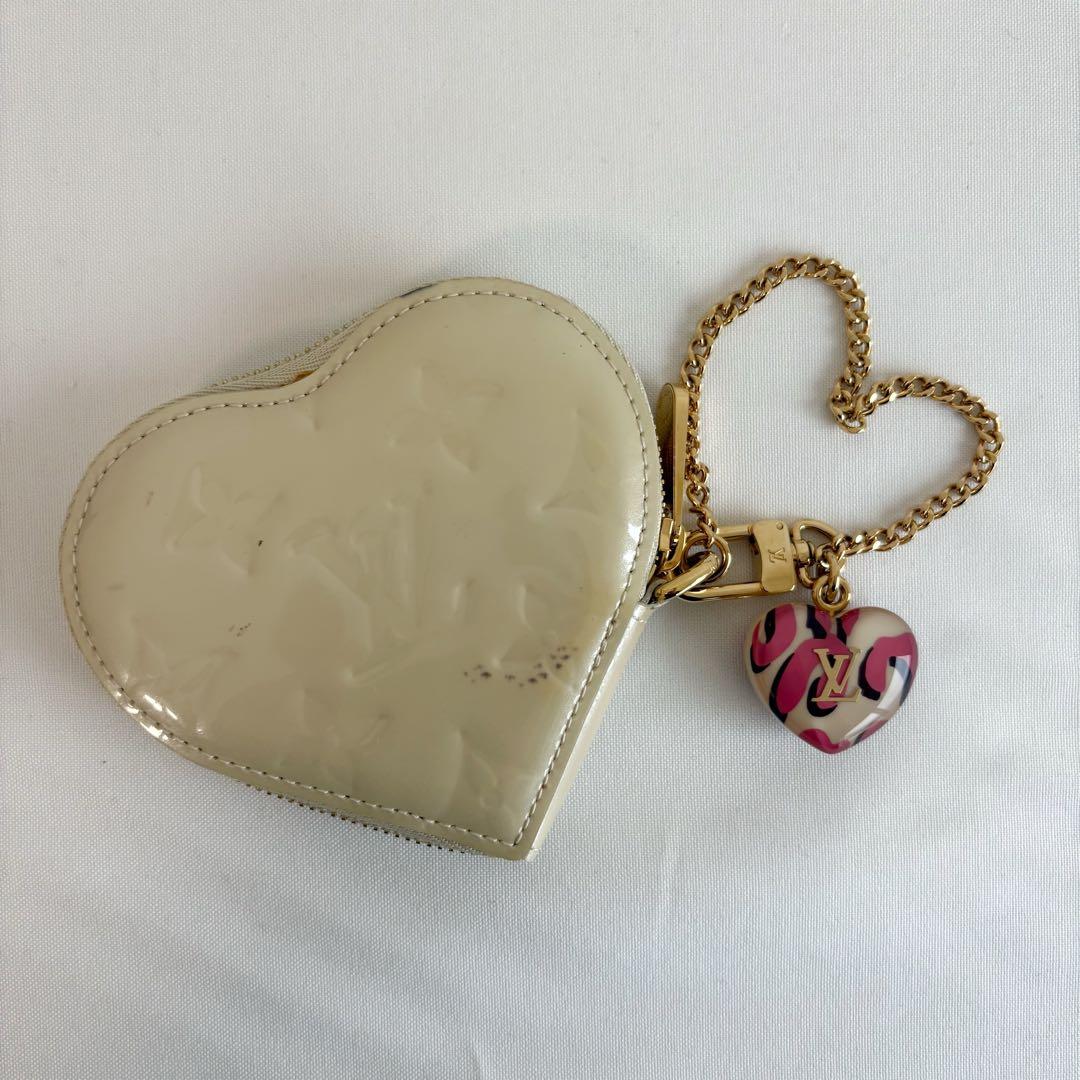 ④Louis Vuitton アイボリー ハート型ケース