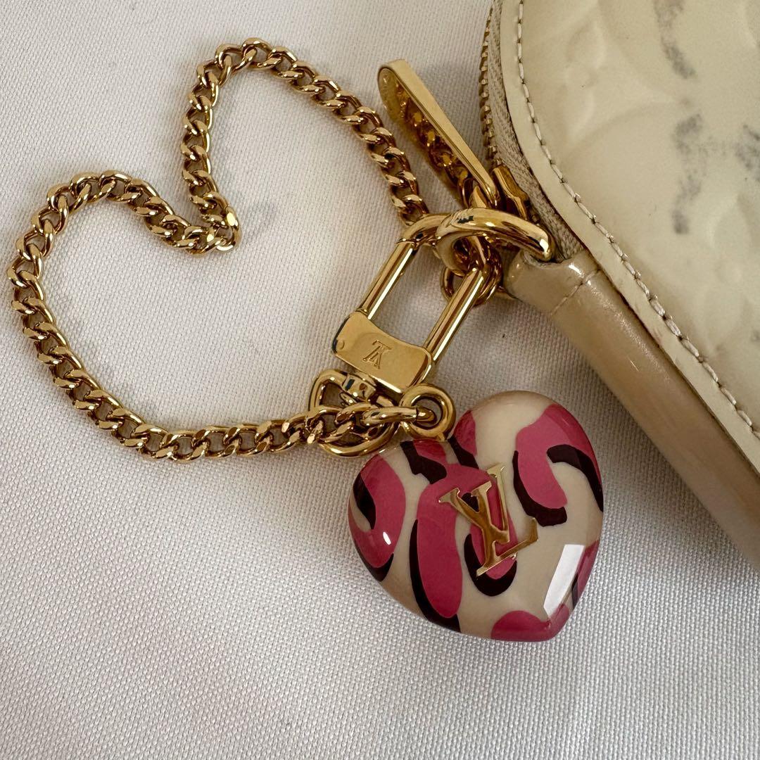 ④Louis Vuitton アイボリー ハート型ケース