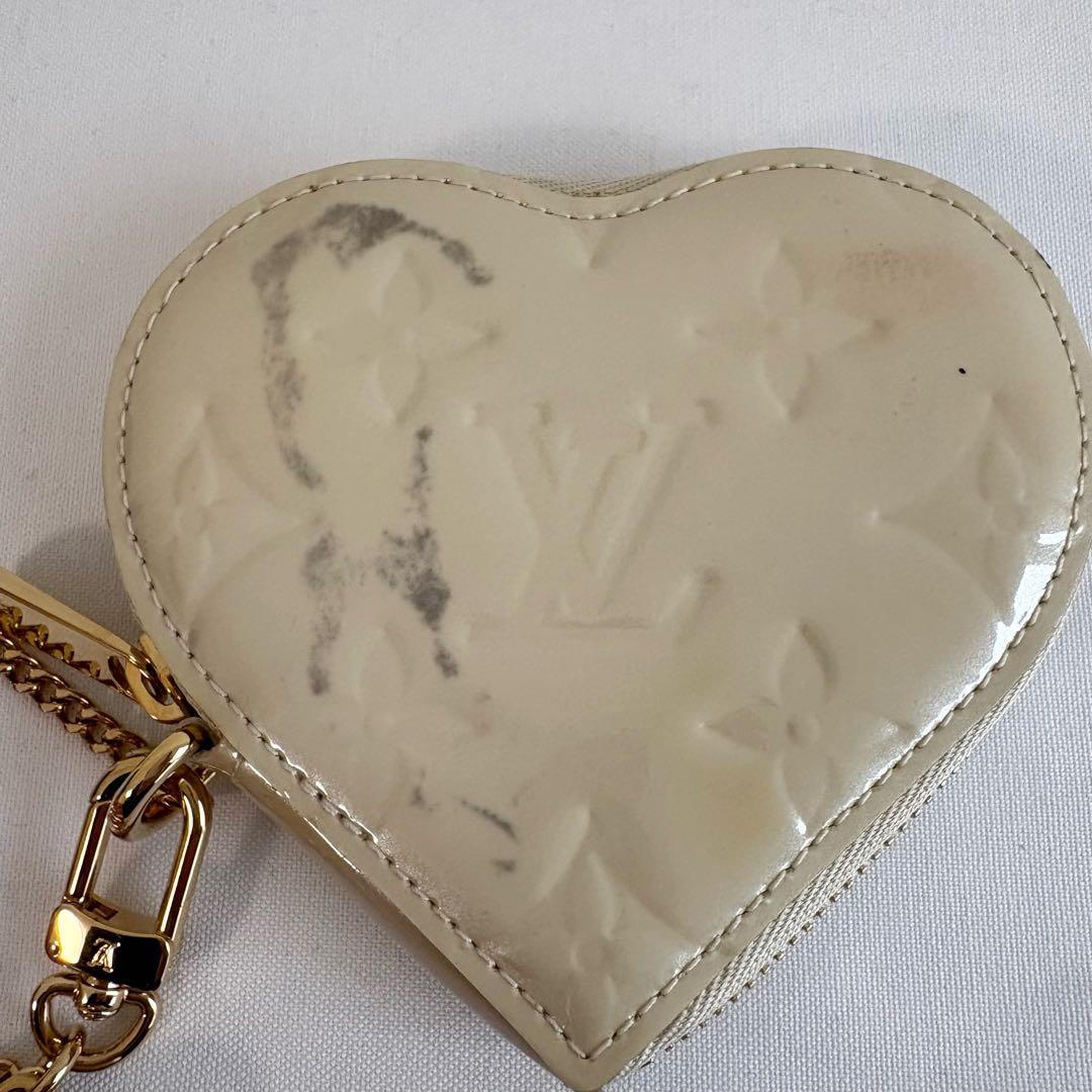 ④Louis Vuitton アイボリー ハート型ケース