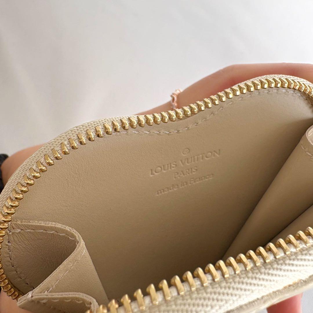 ④Louis Vuitton アイボリー ハート型ケース