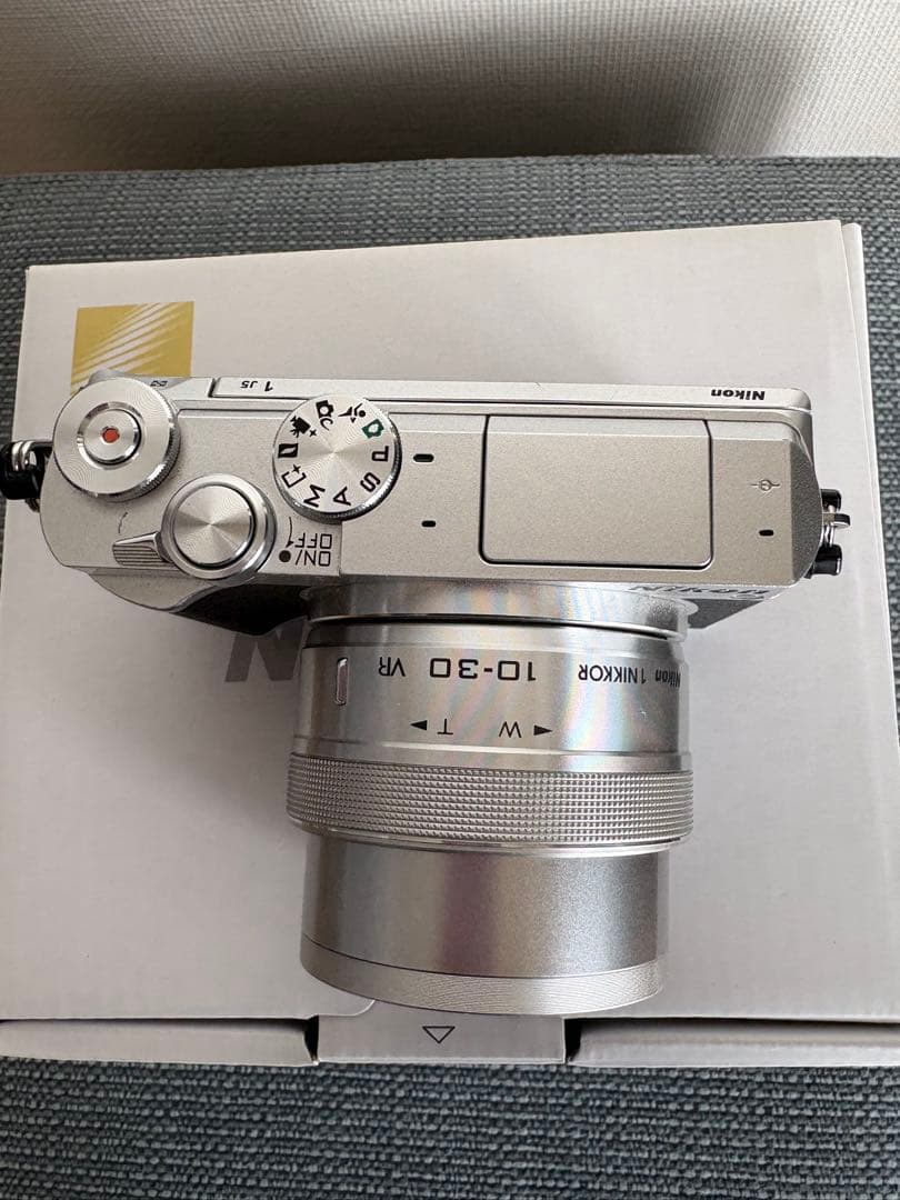 Nikon 1 J5 Zoom Lens Kit. 付属品あり