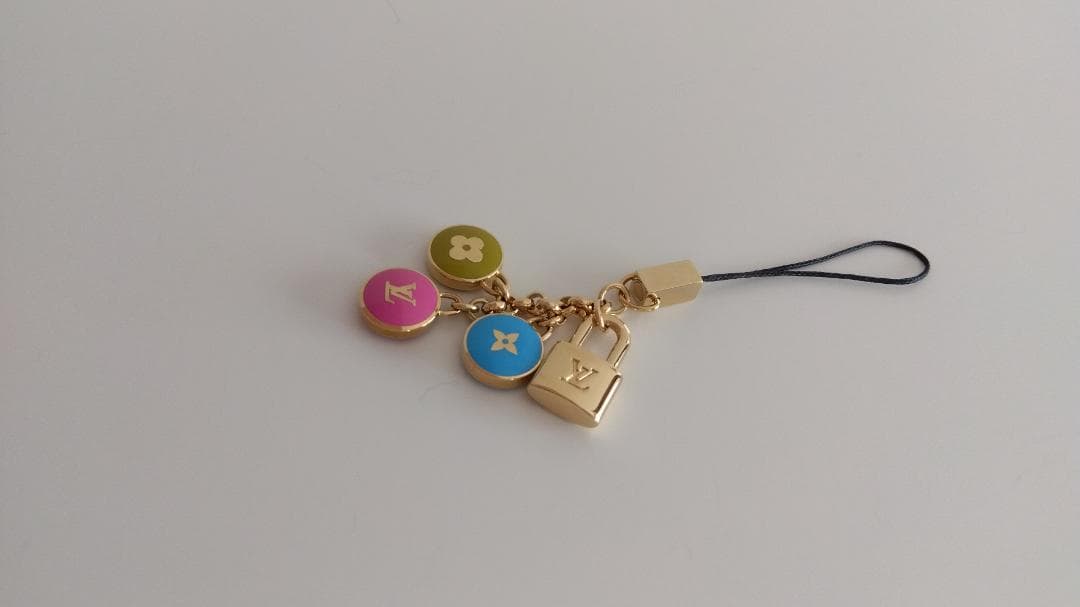 LOUIS VUITTON ビジュー テレフォンヌ パスティーユ ストラップ