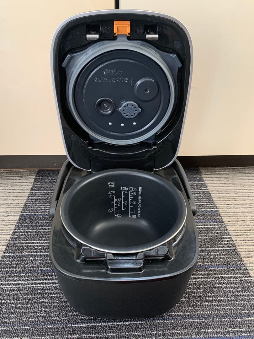 【象印】圧力IH炊飯ジャー5.5合炊き「炎舞炊き」NW-PH10E2（中中古品）