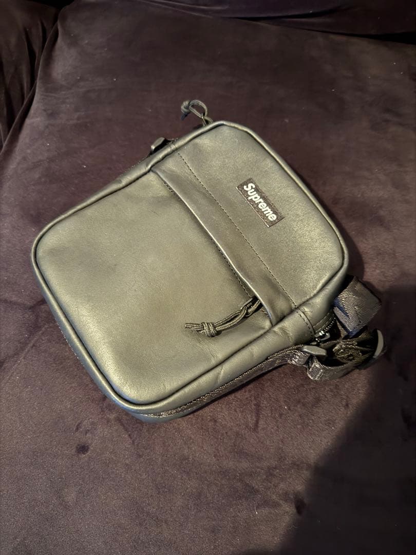 Supreme　 23FW　レザーショルダーバッグ　ブラック