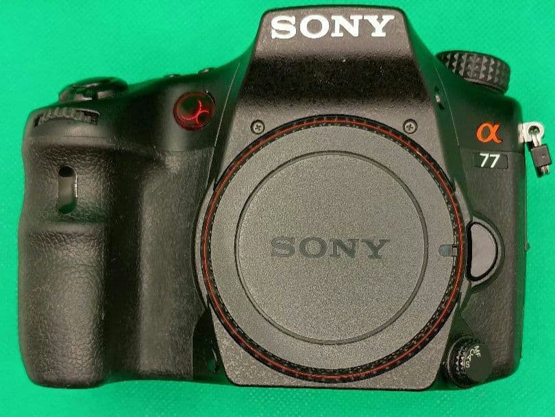 じ*ゃ様 SONY α77 SLT-A77V 高速連写ボディ バッテリー2個・充