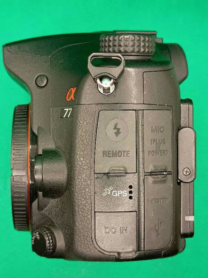 じ*ゃ様 SONY α77 SLT-A77V 高速連写ボディ バッテリー2個・充