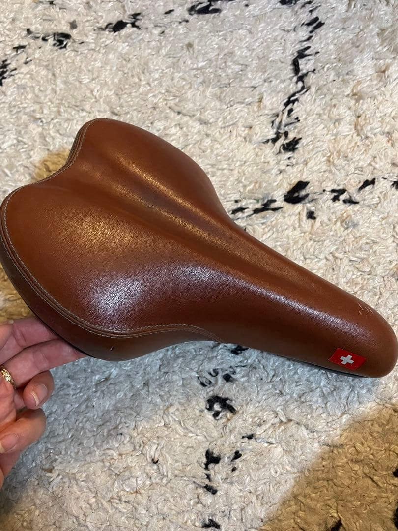 BRUNO エルゴノミックブラウンレザーサドル