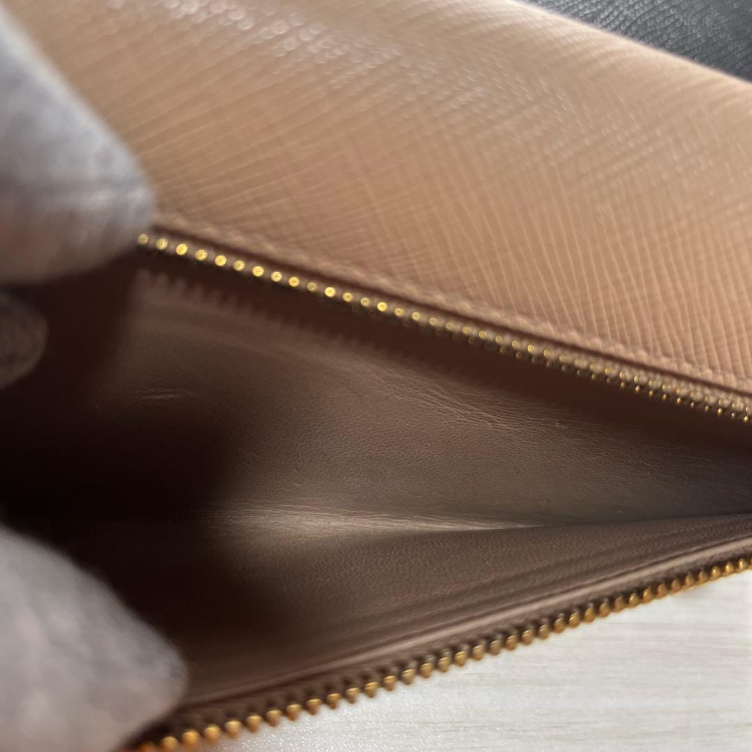 PRADAプラダ ベージュ系　長財布