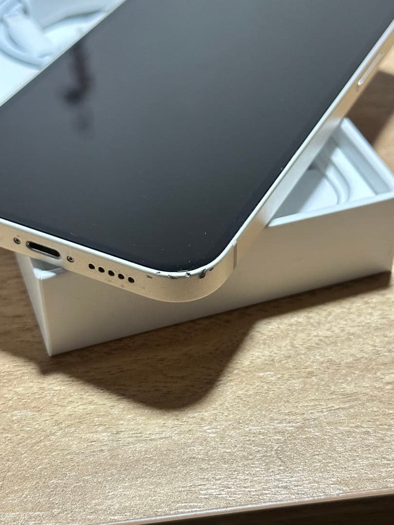 【美品】Apple iPhone 13 ホワイト 本体