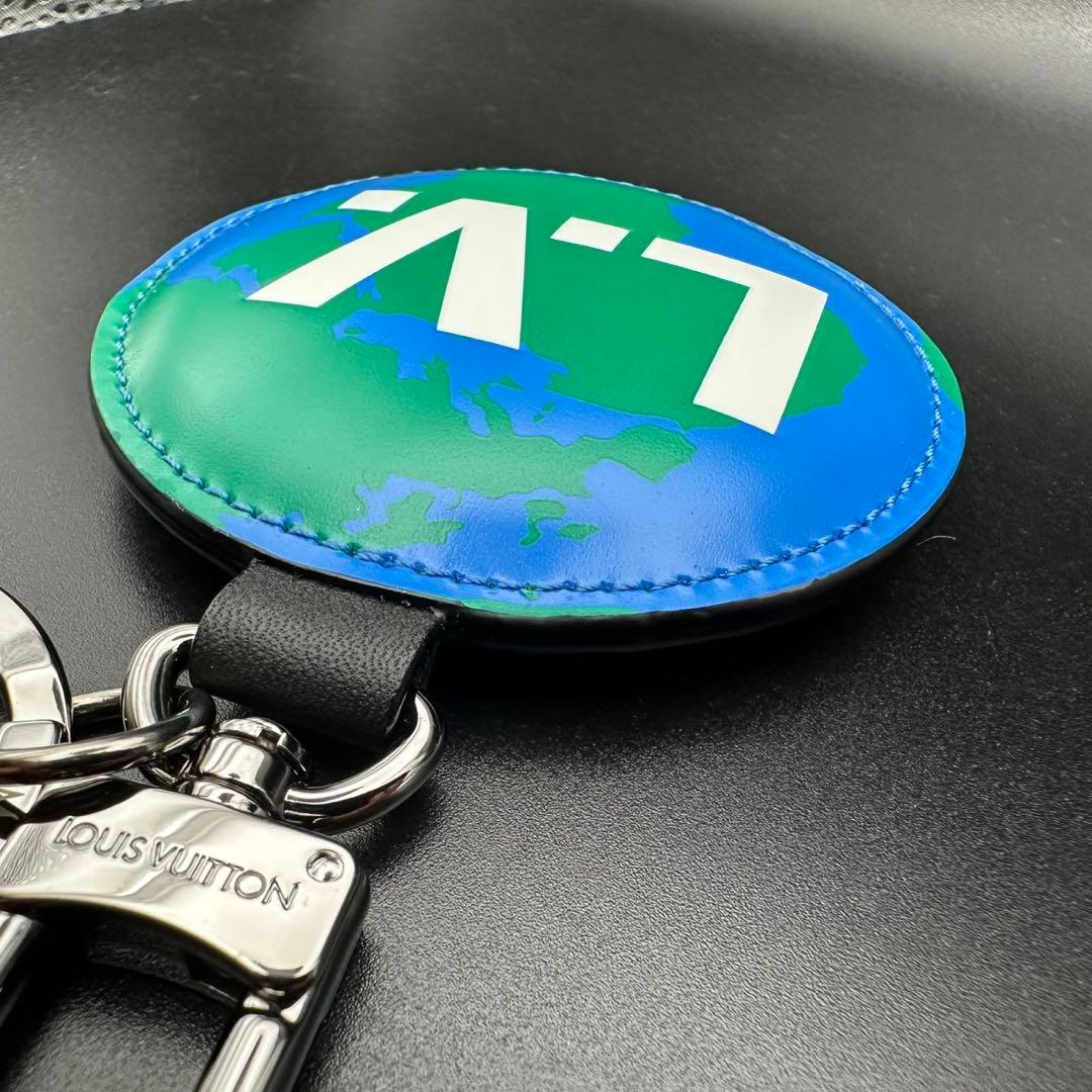 未使用級✨　ルイヴィトン　キーホルダー　M68307　ロゴ　刻印　1382