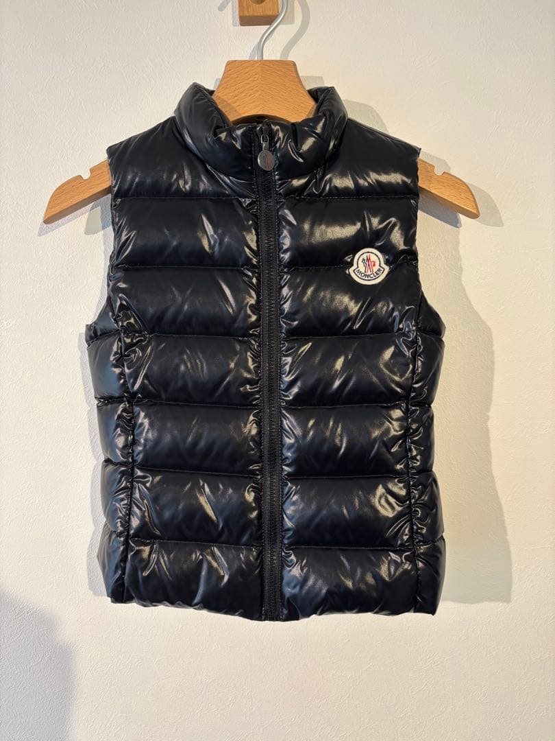 MONCLER 黒 ダウンベスト　8Y
