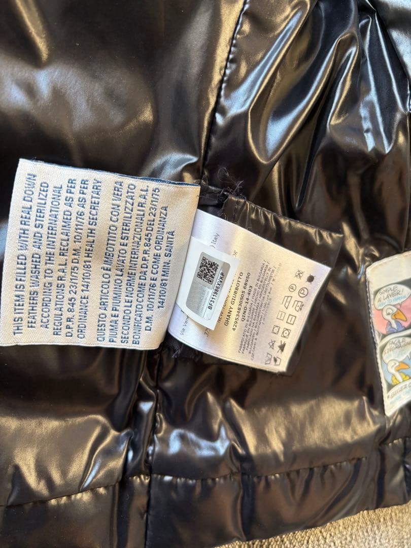 MONCLER 黒 ダウンベスト　8Y