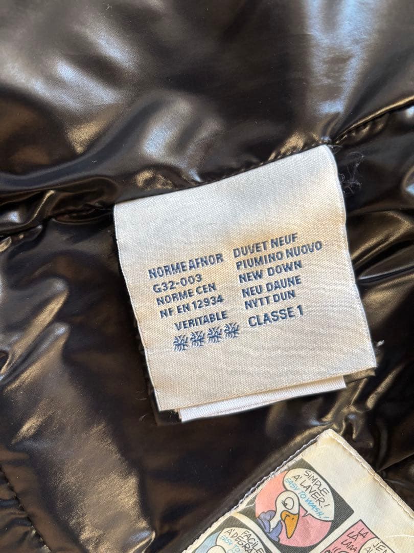 MONCLER 黒 ダウンベスト　8Y