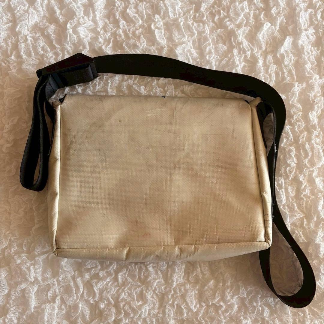 FREITAG F11 LASSIE 小さな英字入り