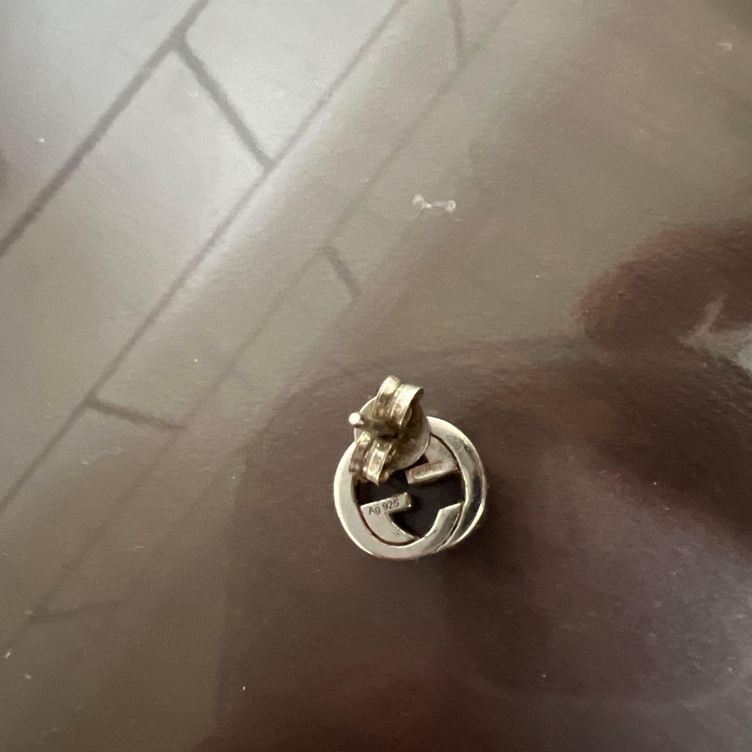 GUCCI ロゴ入り 両耳用ピアス