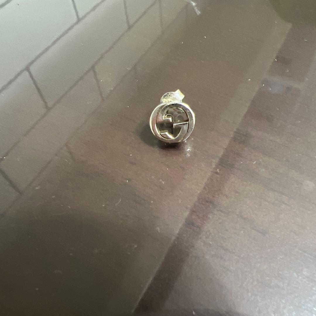 GUCCI ロゴ入り 両耳用ピアス