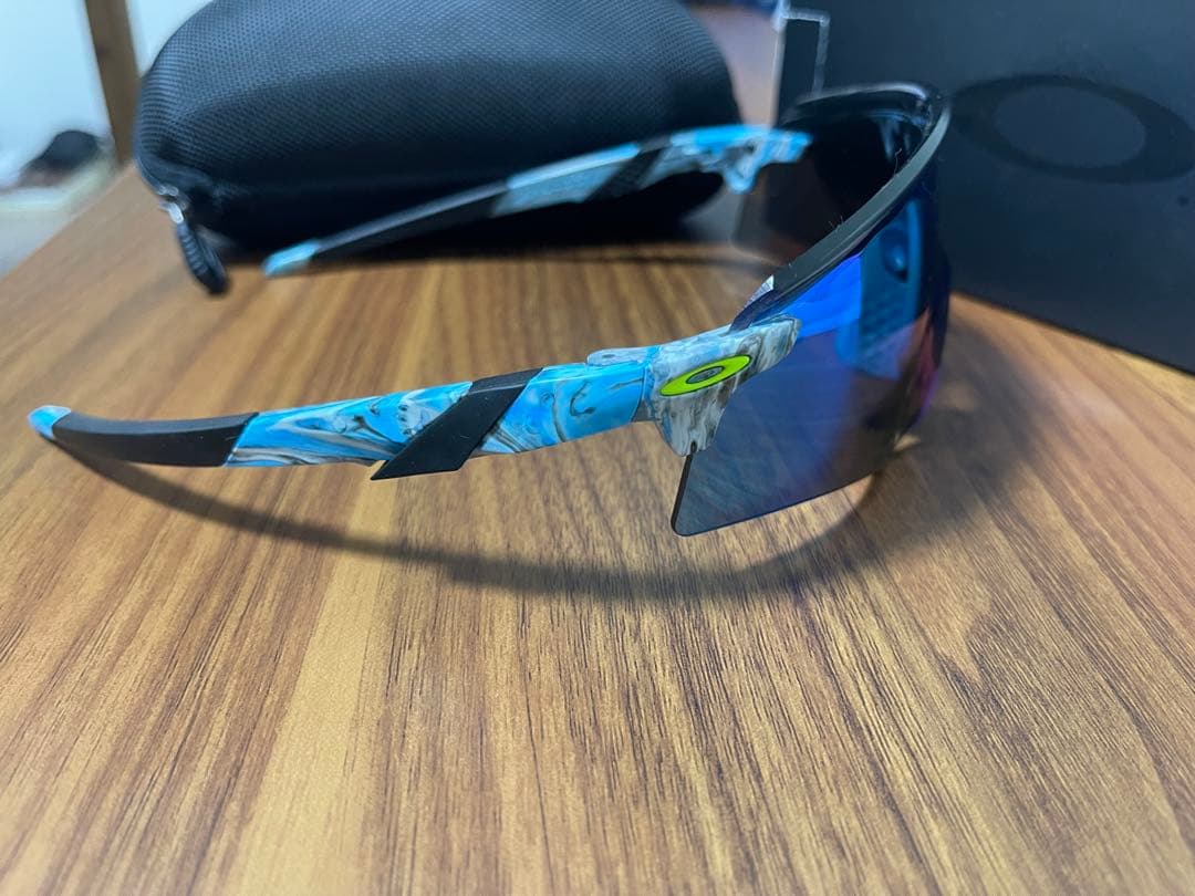 Oakley スポーツサングラス 青色レンズ