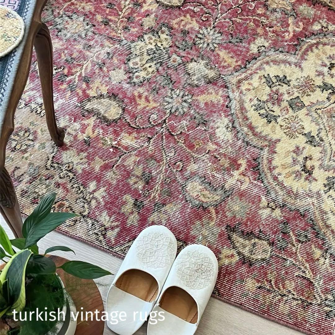 貴重110×124シャビーレッドピンク　ベージュ　正方形　トルコヴィンテージラグ