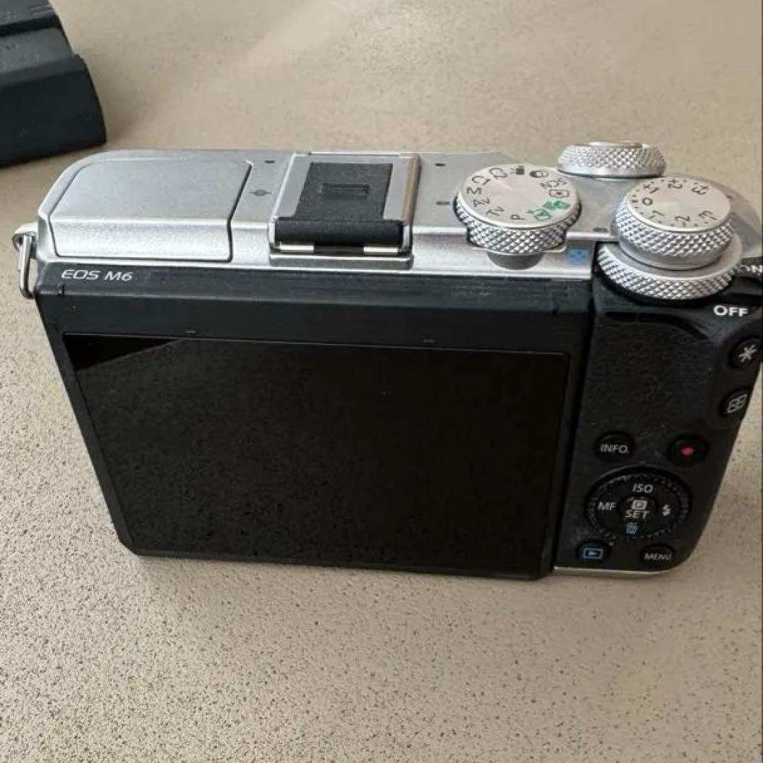 Canon EOS M6ミラーレスカメラ パンケーキレンズセット
