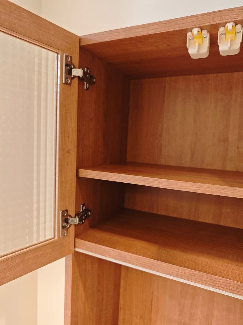 食器棚　木目調キャビネット ガラス扉付き