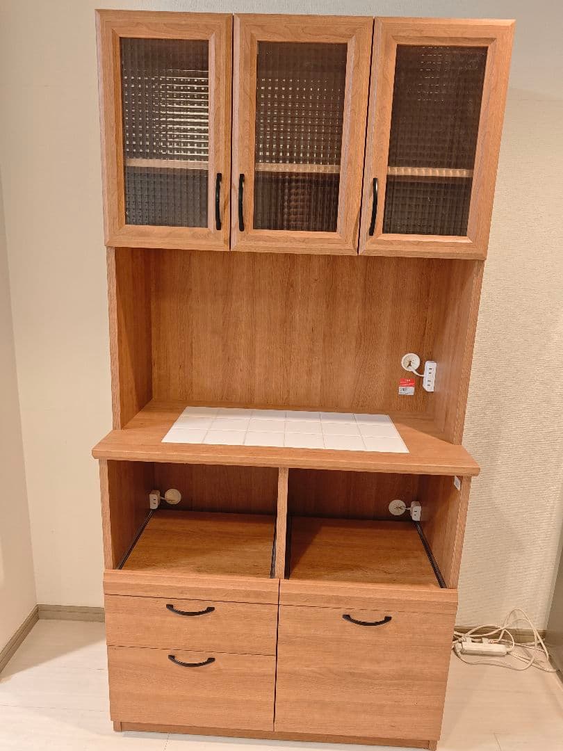 食器棚　木目調キャビネット ガラス扉付き