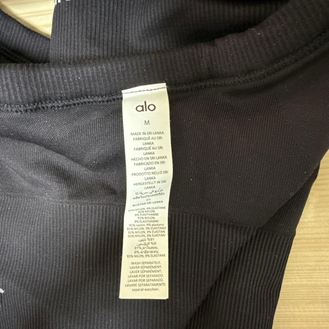 新品タグなし　極美品　Alo yoga Mサイズ