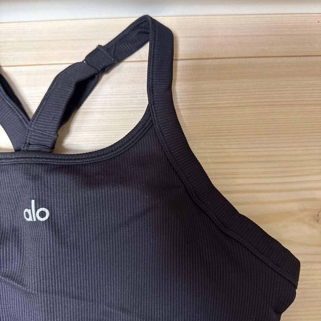 新品タグなし　極美品　Alo yoga Mサイズ