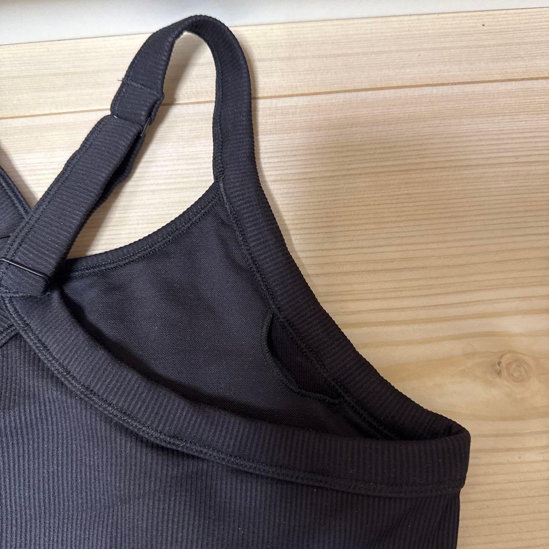 新品タグなし　極美品　Alo yoga Mサイズ