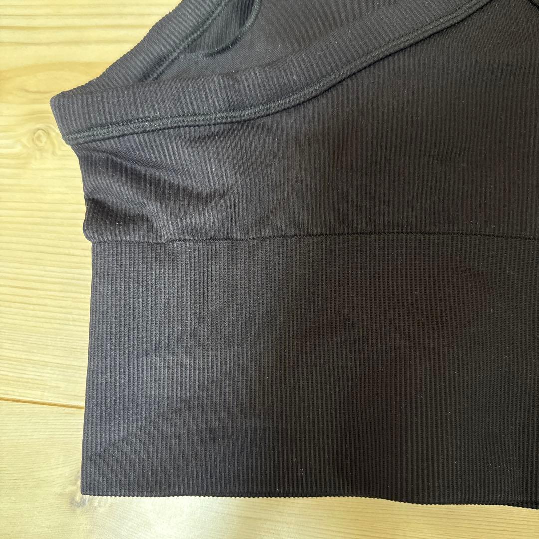 新品タグなし　極美品　Alo yoga Mサイズ