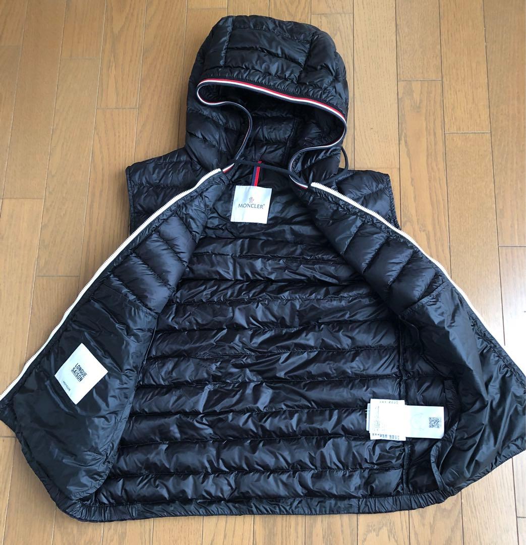 モンクレール　メンズダウンベストブラックフード付き