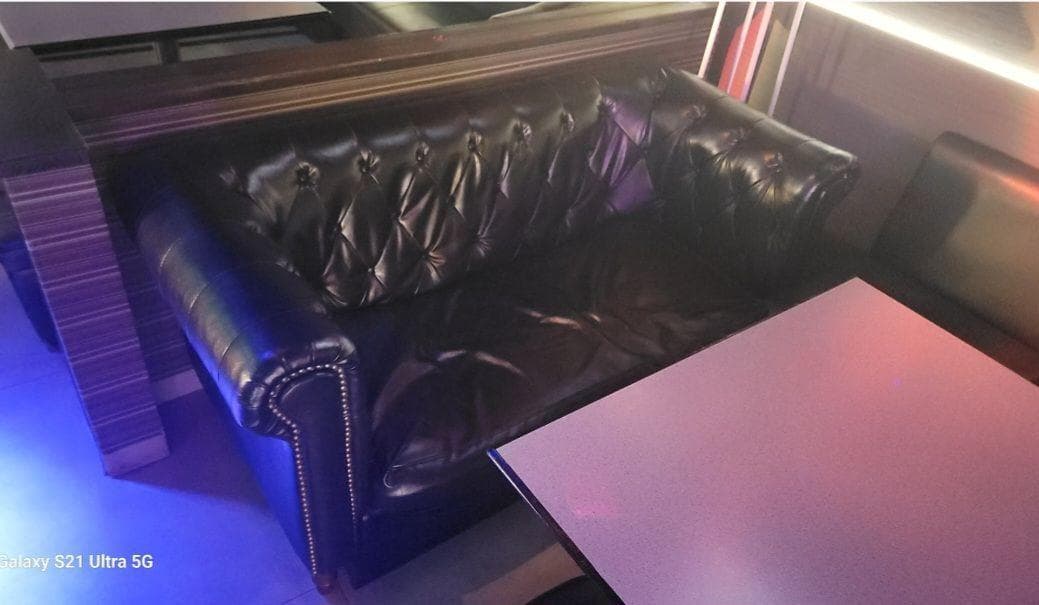 MA様 2個セット 2人掛 黒革 高級アンティークチェスターフィールドソファー