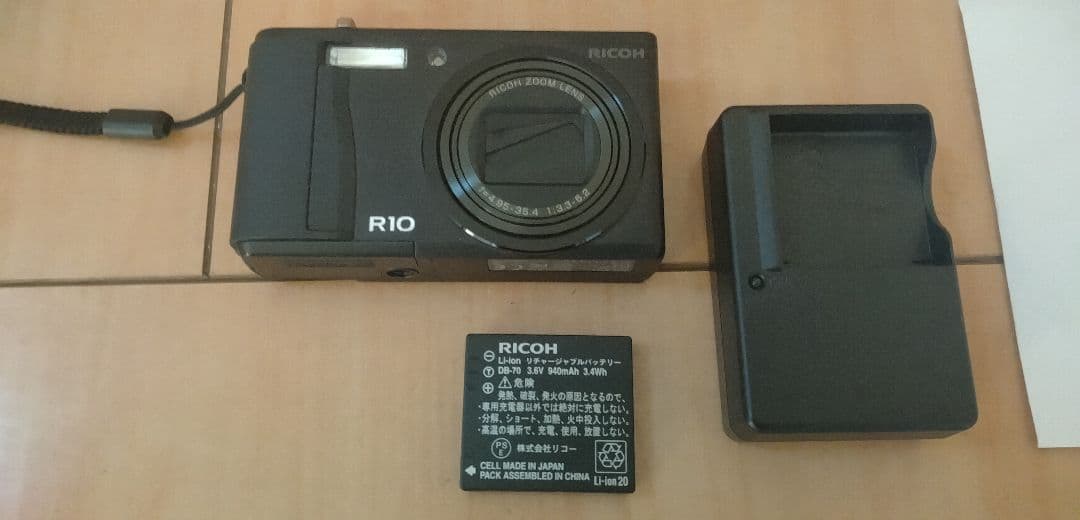 【美品】　RICOH R10 デジタルカメラ リコー