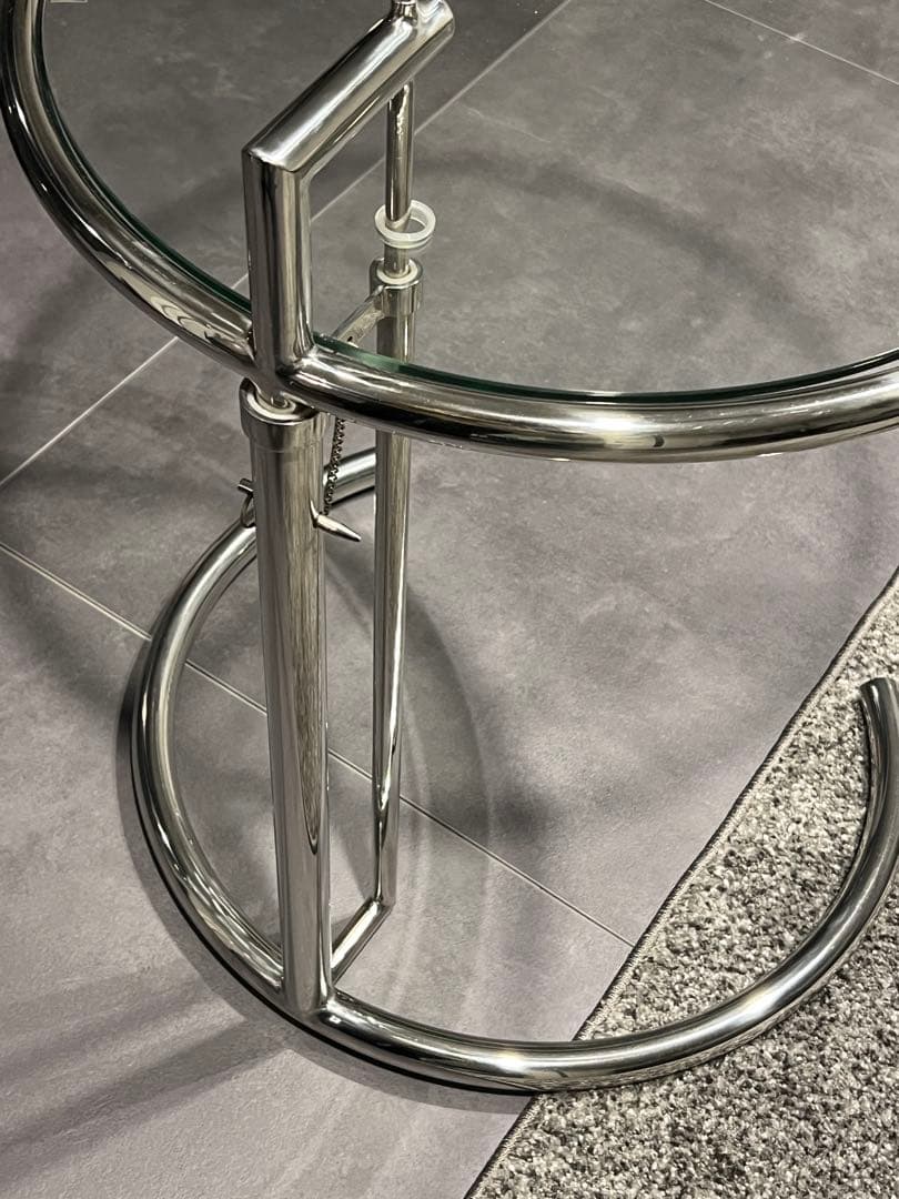 リプロダクト　アイリーン・グレイ　クラシコン　アジャスタブルテーブル ガラス