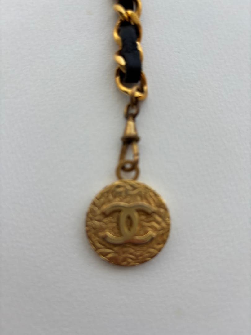 CHANEL 黒と金のチェーンベルト