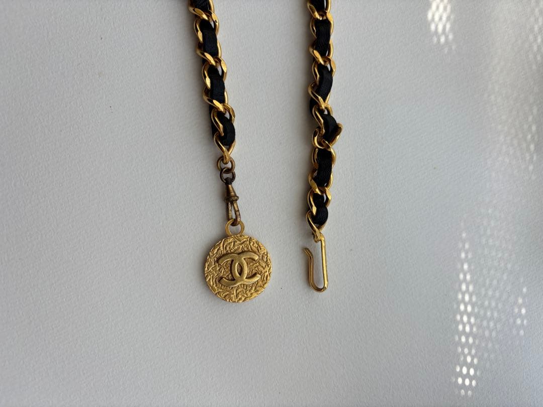 CHANEL 黒と金のチェーンベルト