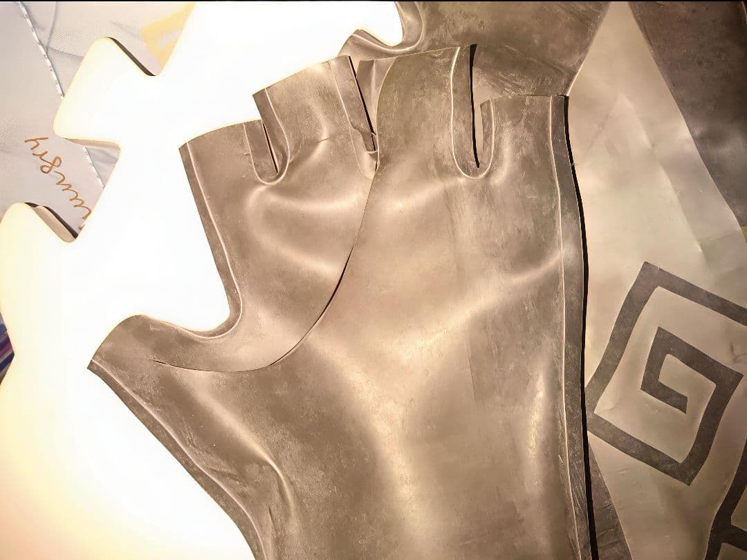 ラテックス　ラバー　ラバースーツ　キャットスーツ　ラテックススーツ　秦良玉