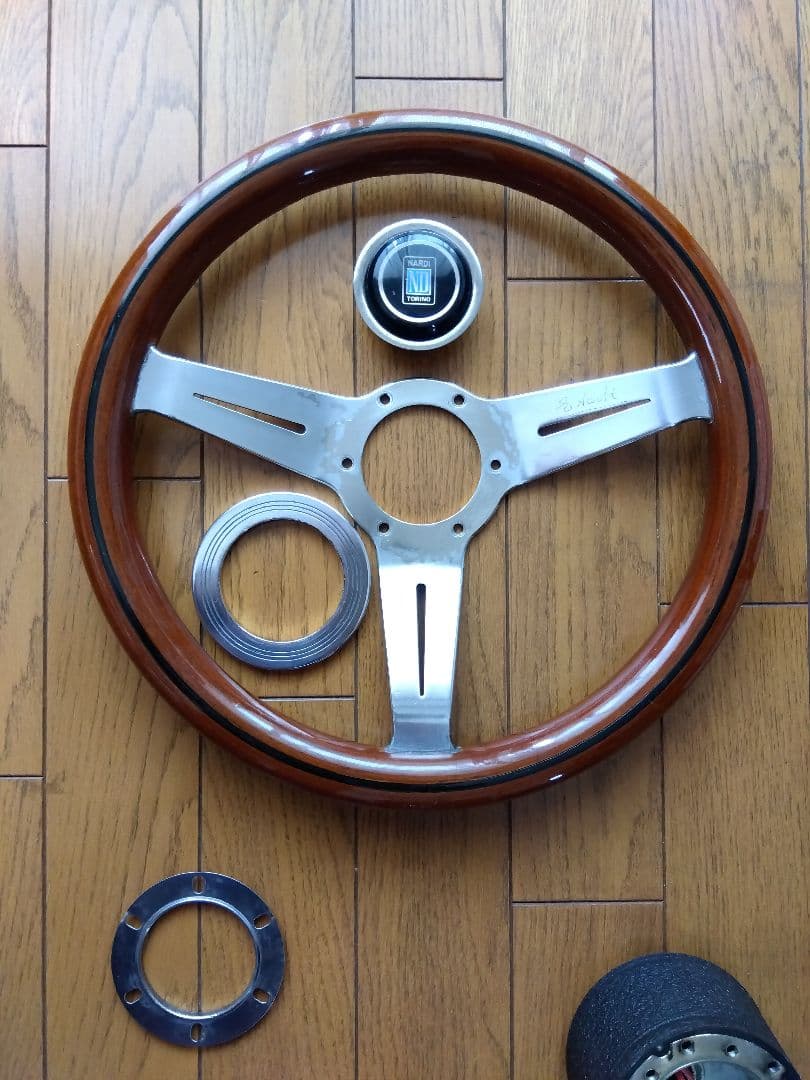 【NARDI Classic】32.5Φ〜 33Φ ウッドステアリング　ナルディ